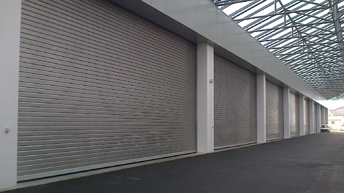 Serranda coibentata con sistema a doppia parete DP100