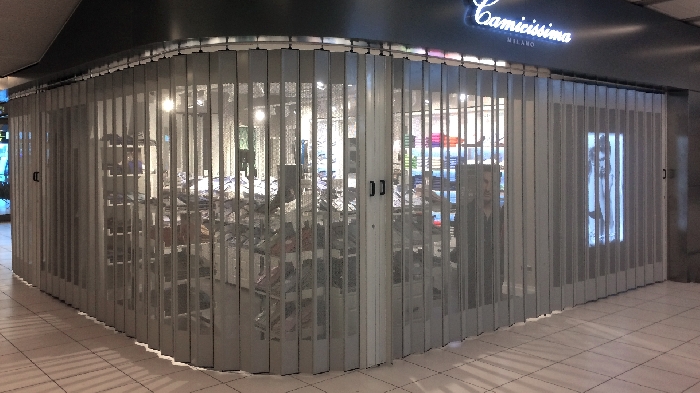 Protector posuvná skládací žaluzie FoldingPack&reg;. Uzávěr pro komerční oblasti letiště