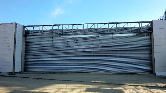 Closures for shopping mall with personalized logo