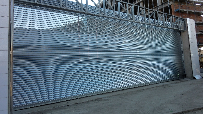 Serranda microforata con logo personalizzato, Coop Bergamo