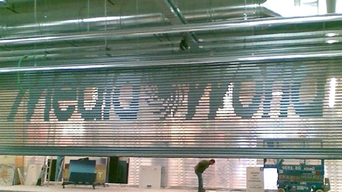 Serranda microforata con logo personalizzato, Media World