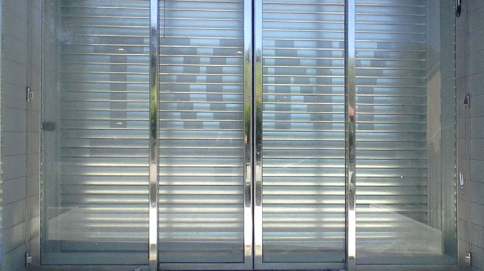 Serranda microforata con logo personalizzato, Trony