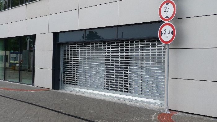 P100 Evolution, chiusura per negozio