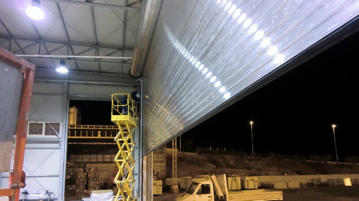 Chiusura per discarica rifiuti, Sicilia. 
Serranda avvolgibile cieca modello WINDoor&reg; certificata Classe 4.