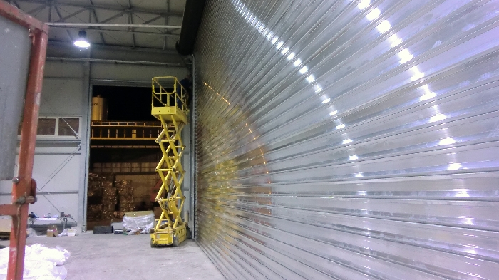 Chiusura per discarica rifiuti, Sicilia. 
Serranda avvolgibile cieca modello WINDoor&reg; certificata Classe 4.