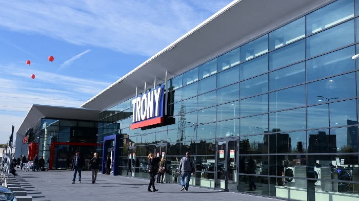 Shutter for electrical household and electronic components shop