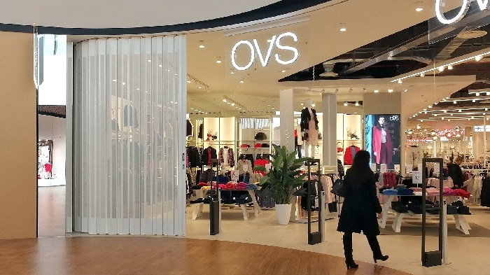 Closure for shop in commercial area, Milano