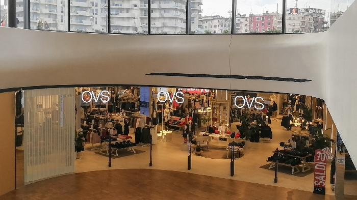 Closure for shop in commercial area, Milano